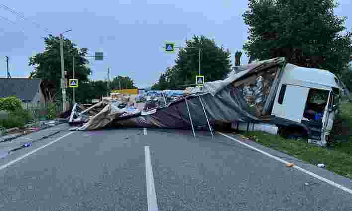 Траса Львів – Тернопіль заблокована для руху через масштабну ДТП