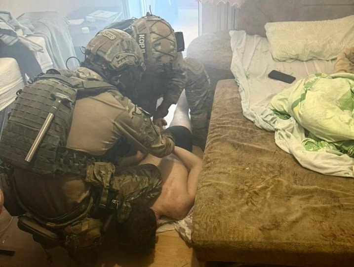 Момент затримання 18-річного підозрюваного у вбивстві Ірини Фаріон