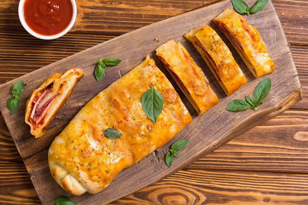 Штрудель з куркою та грибами. Рецепт дня 