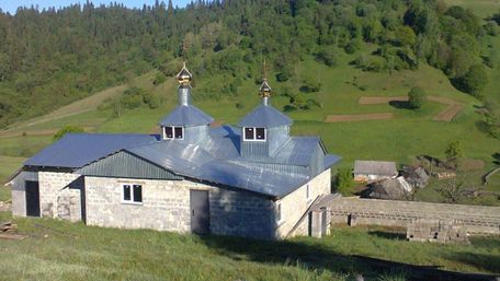 СБУ розслідує незаконне будівництво монастиря УПЦ МП на захопленій у Карпатах землі