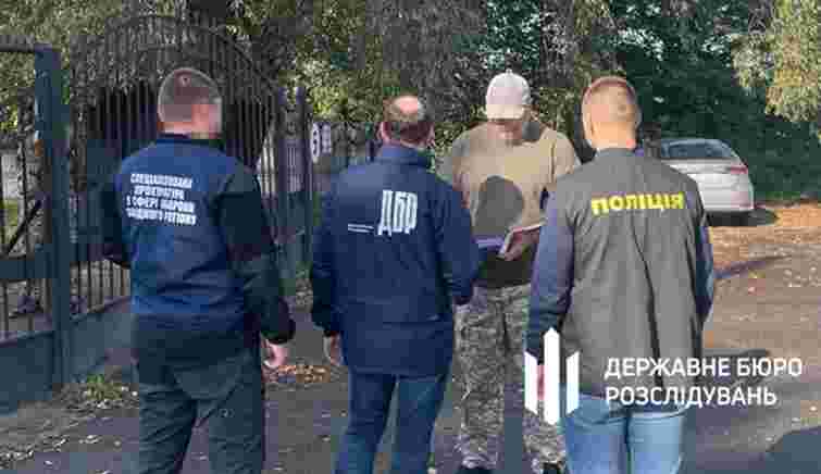 Суд виніс вирок працівнику ТЦК у Франківську за фіктивне прийняття на службу футболістів
