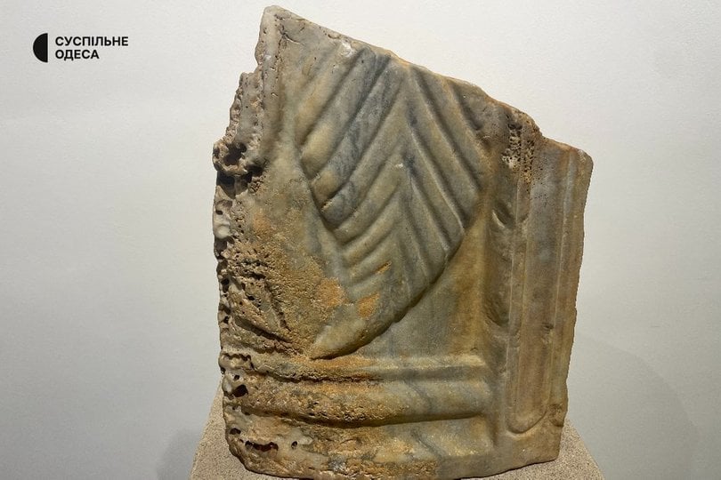 Частина мармурового вівтаря