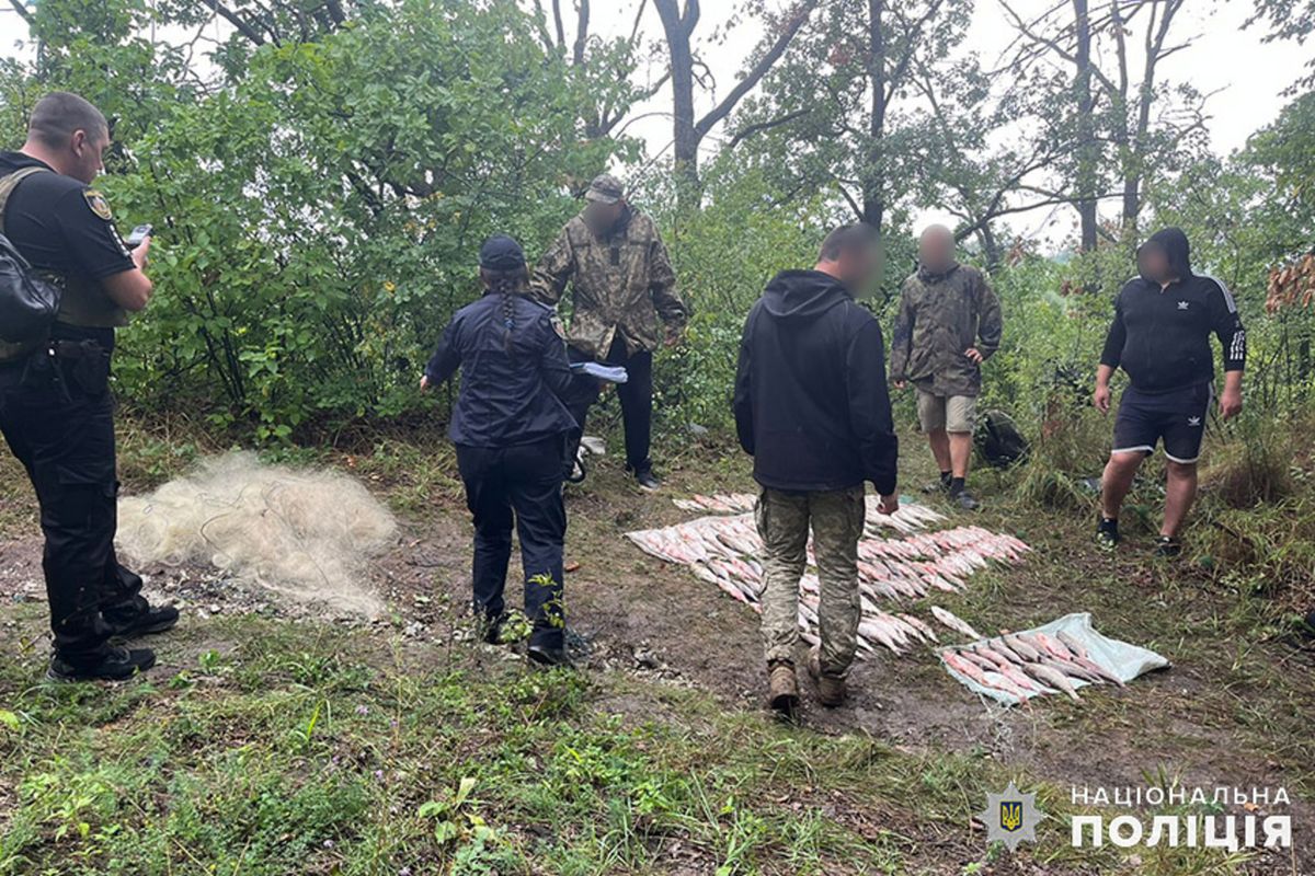 На Буковині хмельницькі поліцейські викрили браконьєра з уловом на 500 тис. грн