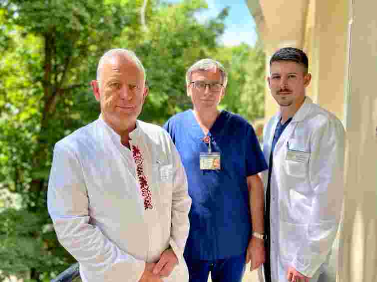 Травматологи Львова врятували ногу підлітку після важкої травми у ДТП