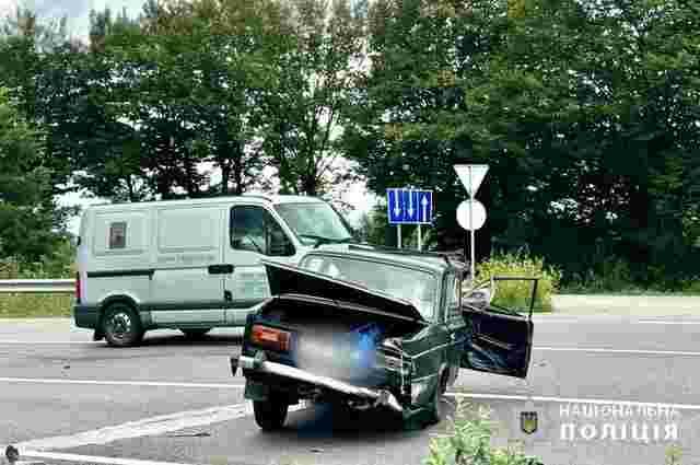 На Прикарпатті після лобового зіткнення з BMW загинув 61-річний водій ВАЗ