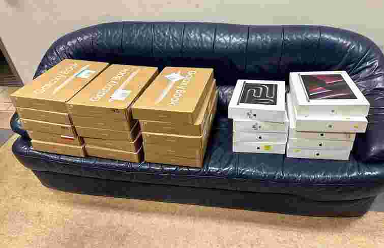 Водійку з Львівщини затримали на кордоні з контрабандою ґаджетів на 1,3 млн грн