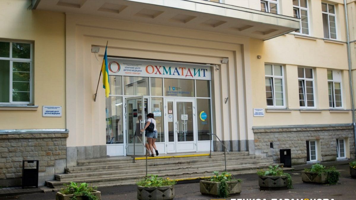 Дитячі хірурги Львова успішно прооперували 3-місячну дівчинку з перекрутом правого яєчника