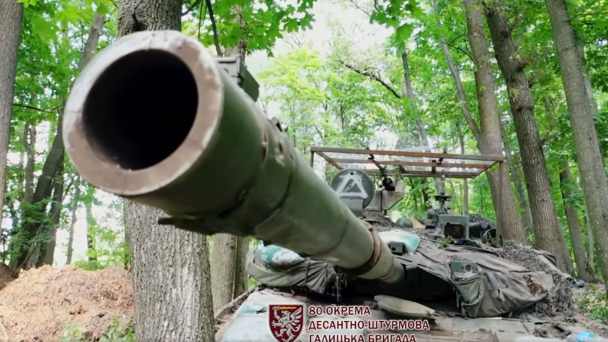 Львівські десантники вдруге на Курщині затрофеїли новітній російський танк