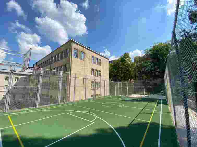 За гроші швейцарських благодійників у львівському ліцеї облаштували спортивний майданчик