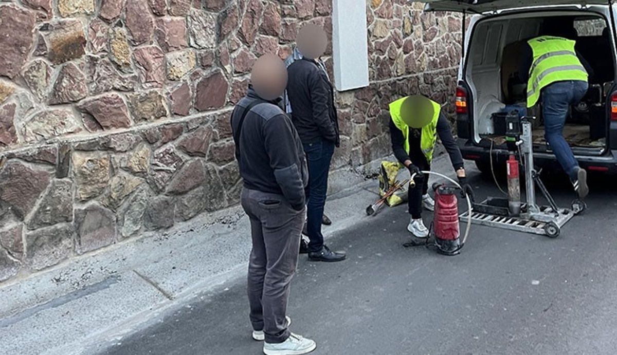 На Тернопільщині підрядника та інженера з технагляду підозрюють у неякісному ремонті дороги
