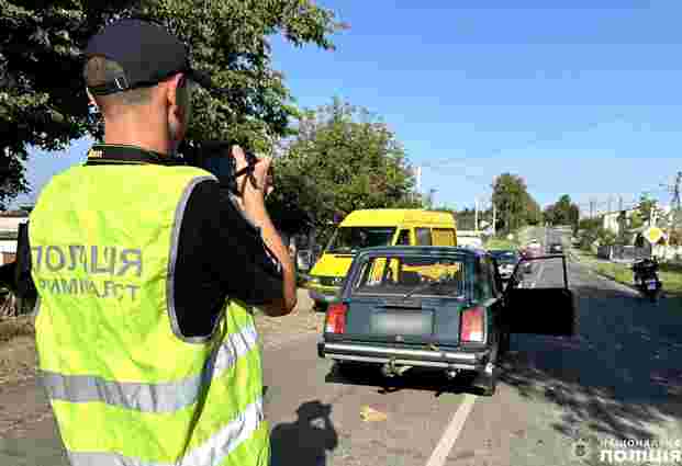 Біля зупинки в Рівному легковик збив на смерть 8-річну дівчинку