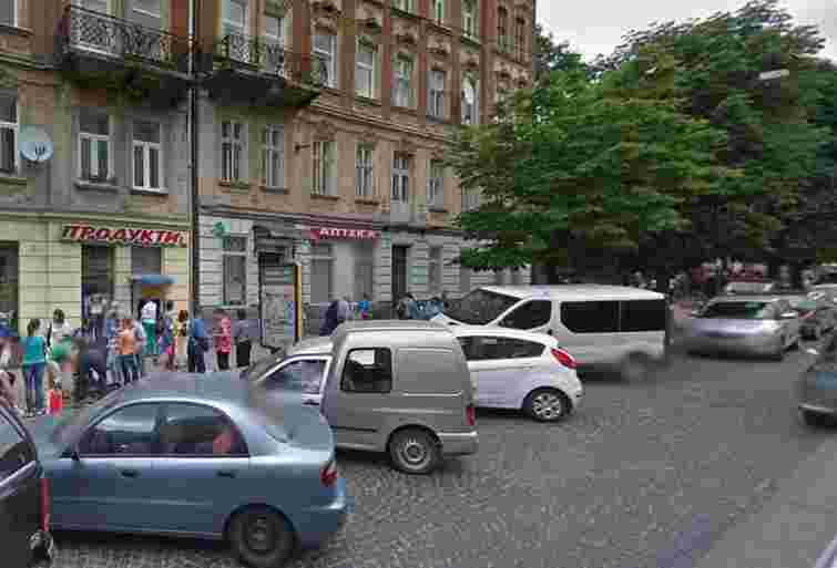 Львівська міськрада відсудила в аптеки в центрі міста півтора мільйона гривень боргу 