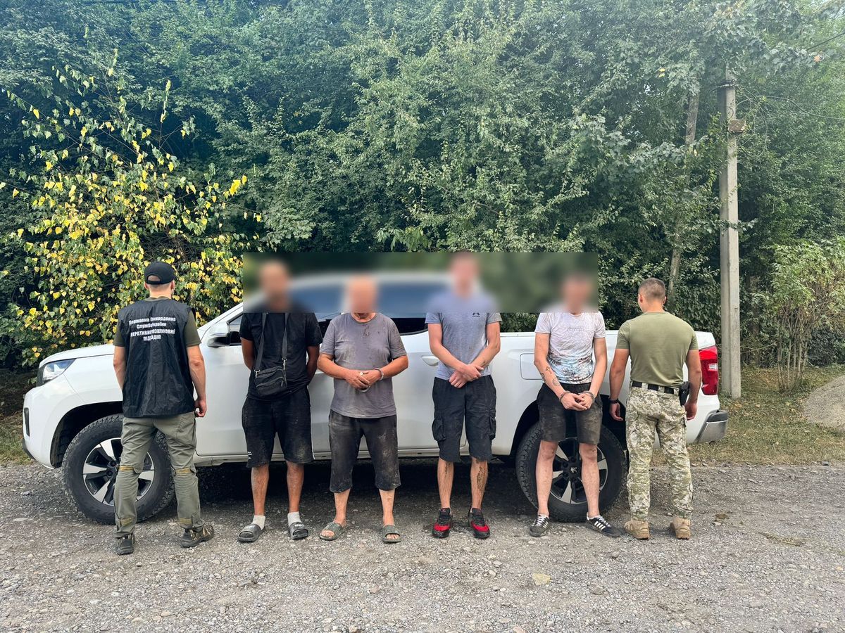 Прикордонники затримали закарпатців під час переправлення в Румунію двох ухилянтів