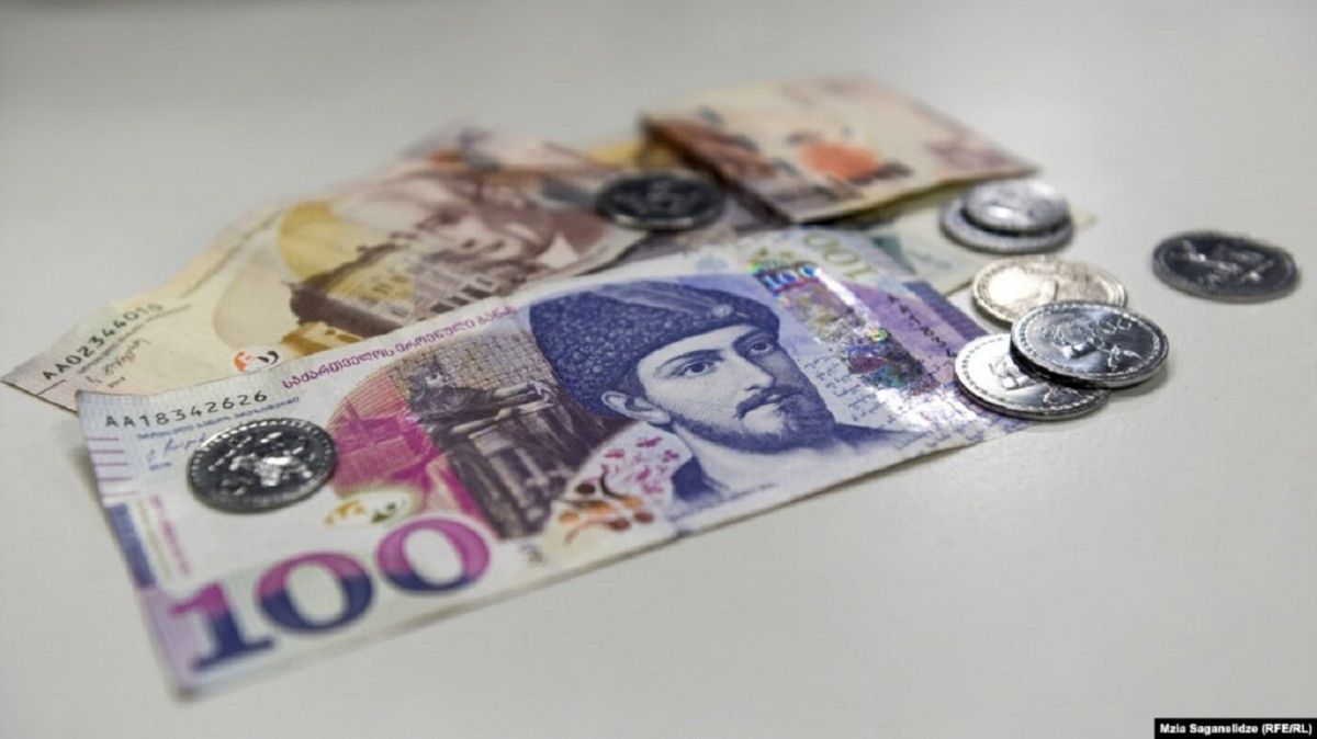У Грузії затримали українця за крадіжку близько 11,5 тис. доларів з криптоматів