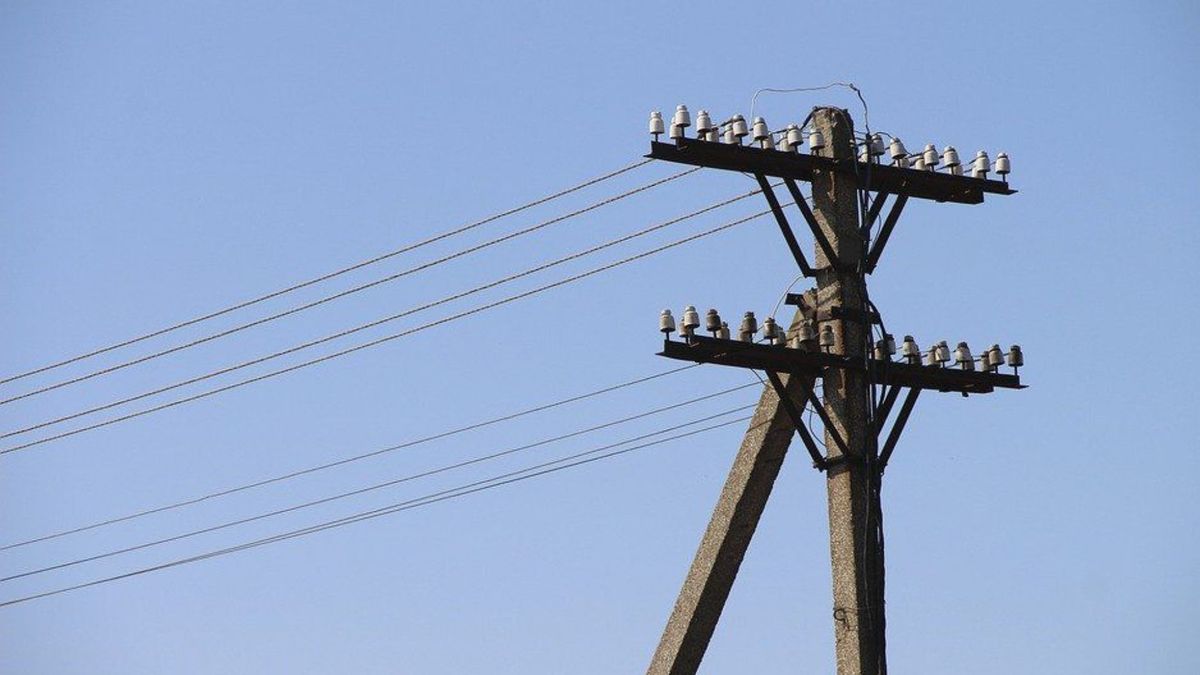 Через масовану атаку росіян в Україні запровадили екстрені відключення світла