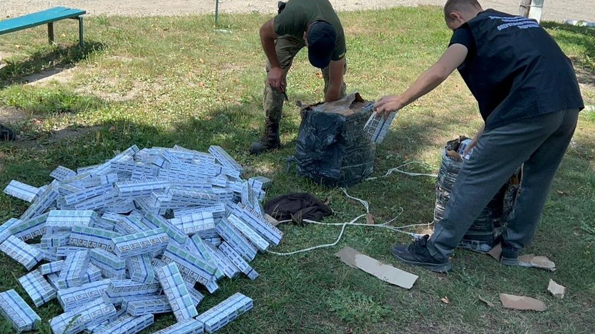 На Закарпатті контрабандисти кинули 3 тис. пачок сигарет і втекли від прикордонників