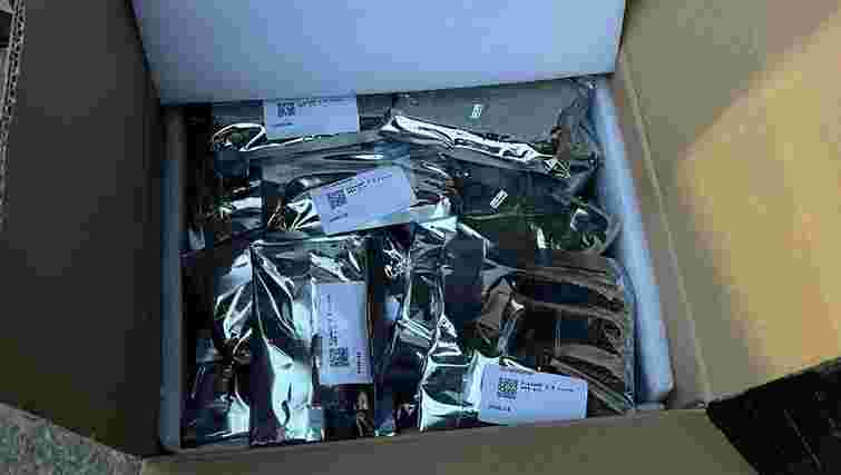 На кордоні з Угорщиною у закарпатця вилучили електронні плати вартістю 2 млн грн