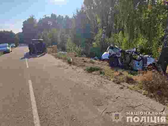 На Волині внаслідок зіткнення з деревом загинули 18-річні водій та пасажир Nissan