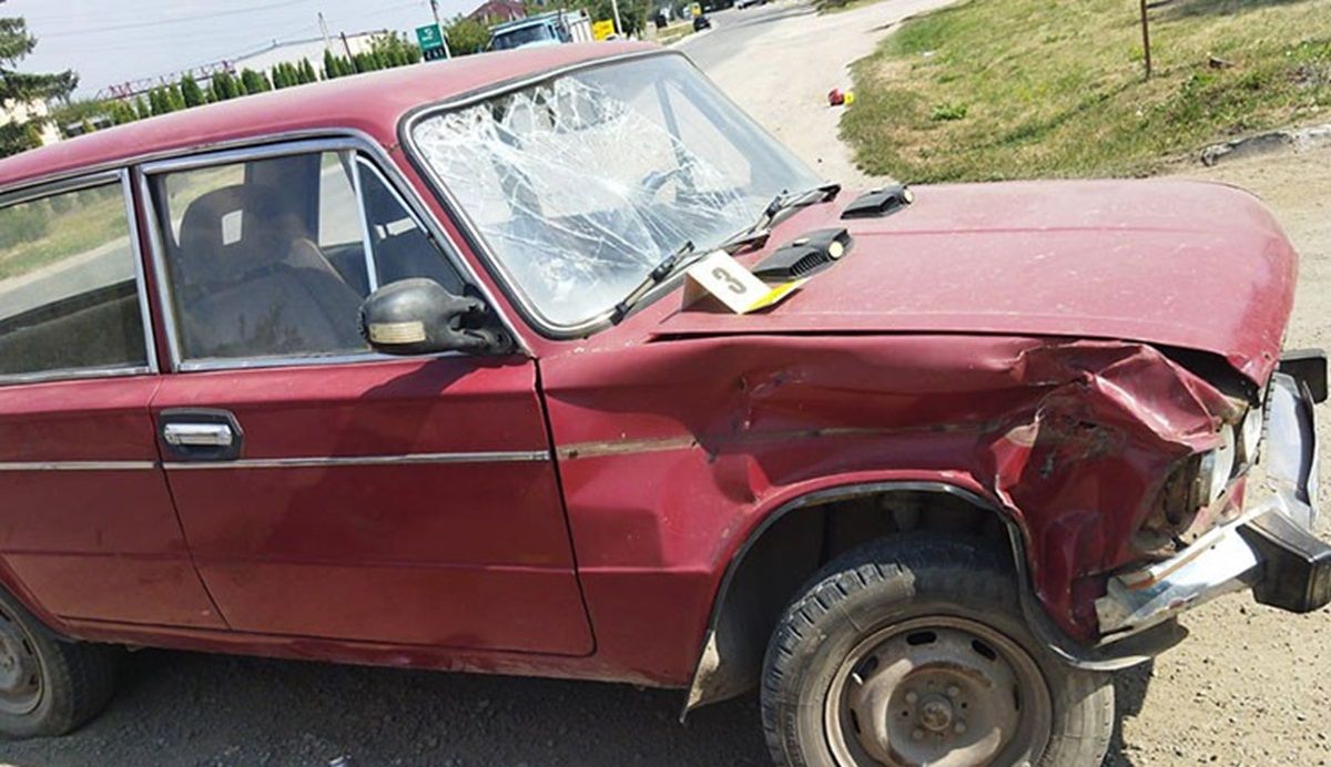 На Тернопільщині автомобіль ВАЗ на смерть збив мотоцикліста