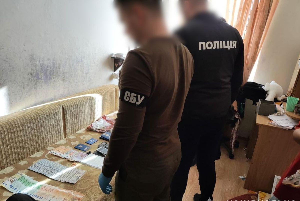 На Буковині злочинна група заробила на виїзді ухилянтів майже 3 млн грн