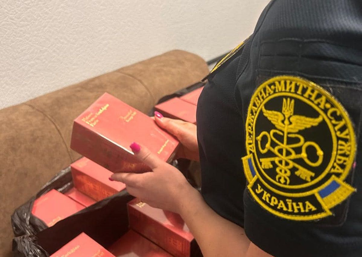 Чернівецькі митники виявили на кордоні елітних парфумів на 675 тис. грн
