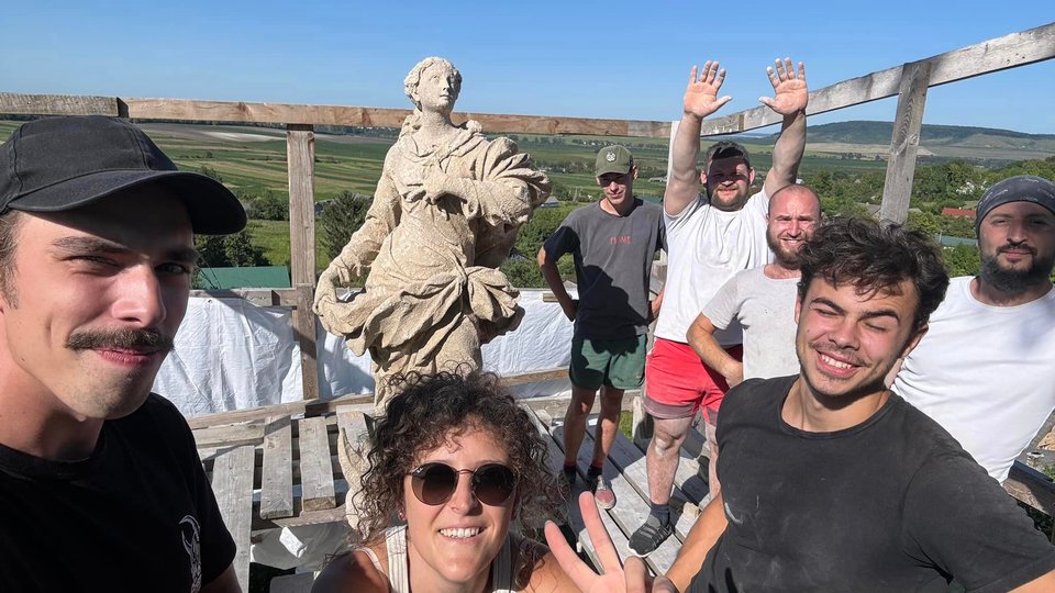 Команда реставраторів (фото Анни Кудзі)