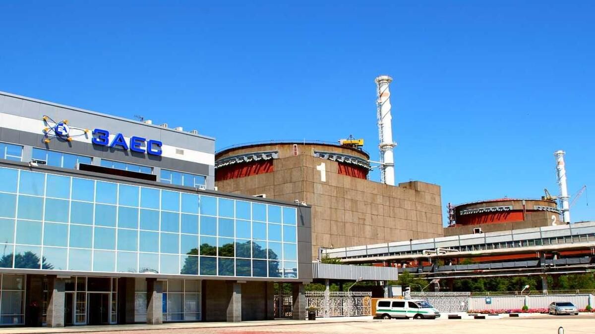 Через обстріл росіянами ЗАЕС втратила одну з двох ліній живлення
