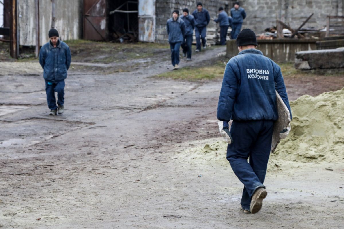 Мін'юст розповів, як російські військовополонені працюють на потреби України