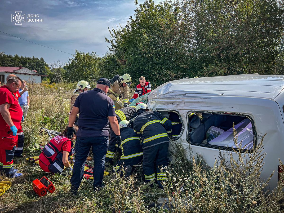 На Волині внаслідок зіткнення трьох легковиків загинув 63-річний водій Volkswagen