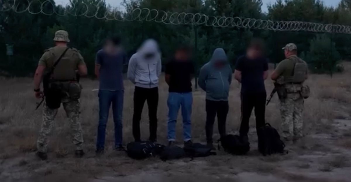 На Рівненщині прикордонники затримали біля мінного поля пʼятьох ухилянтів