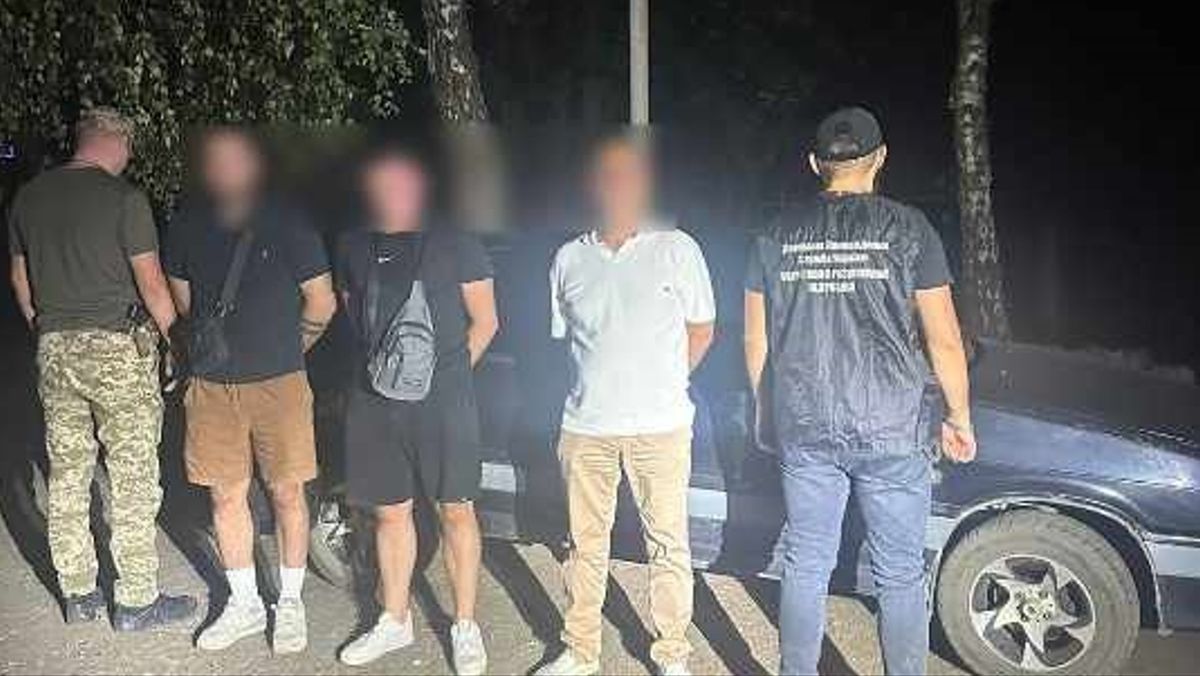 На Закарпатті біля Тиси затримали двох ухилянтів разом з переправником