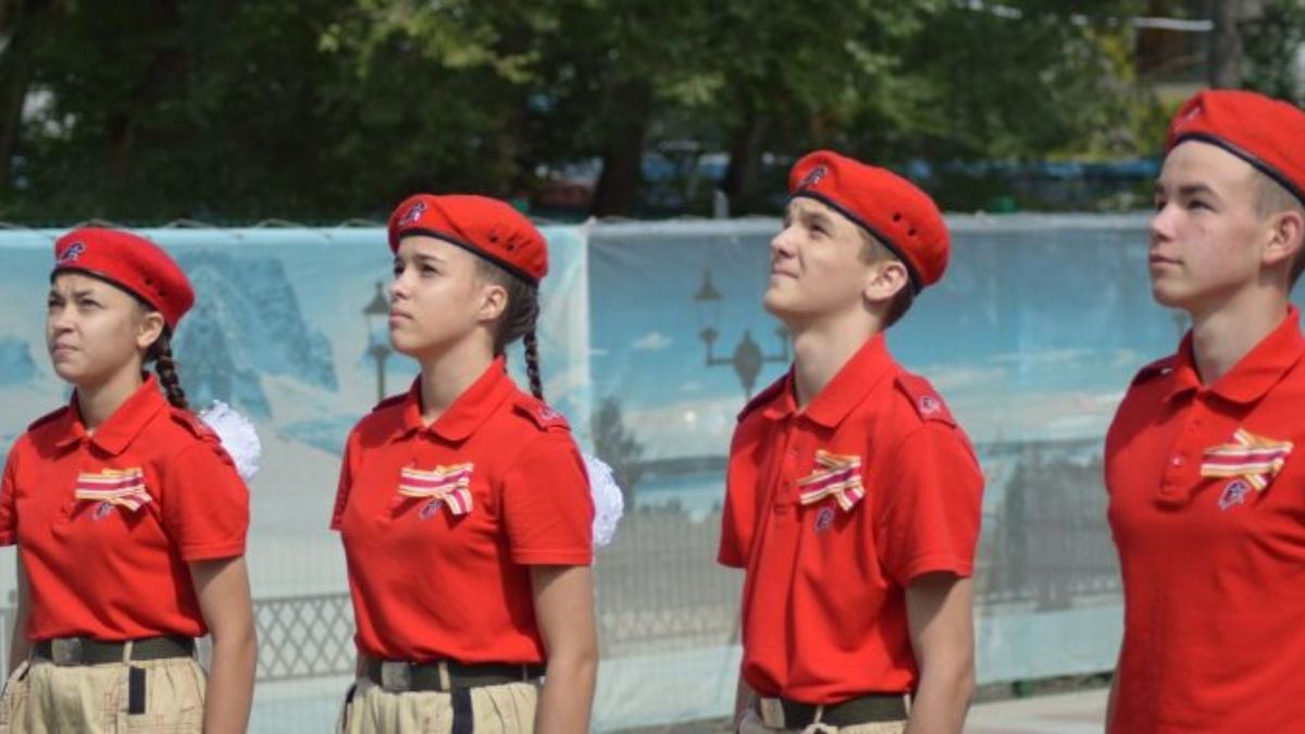 Росіяни змушують дітей на ТОТ долучатися до парамілітарних організацій
