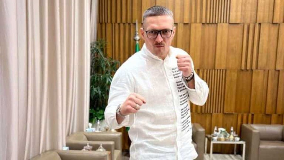 Промоутер Усика розповів деталі затримання боксера в аеропорту Кракова
