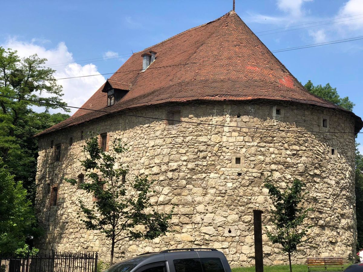 Львівська облрада вимагає від спілки архітекторів звільнити  Порохову вежу