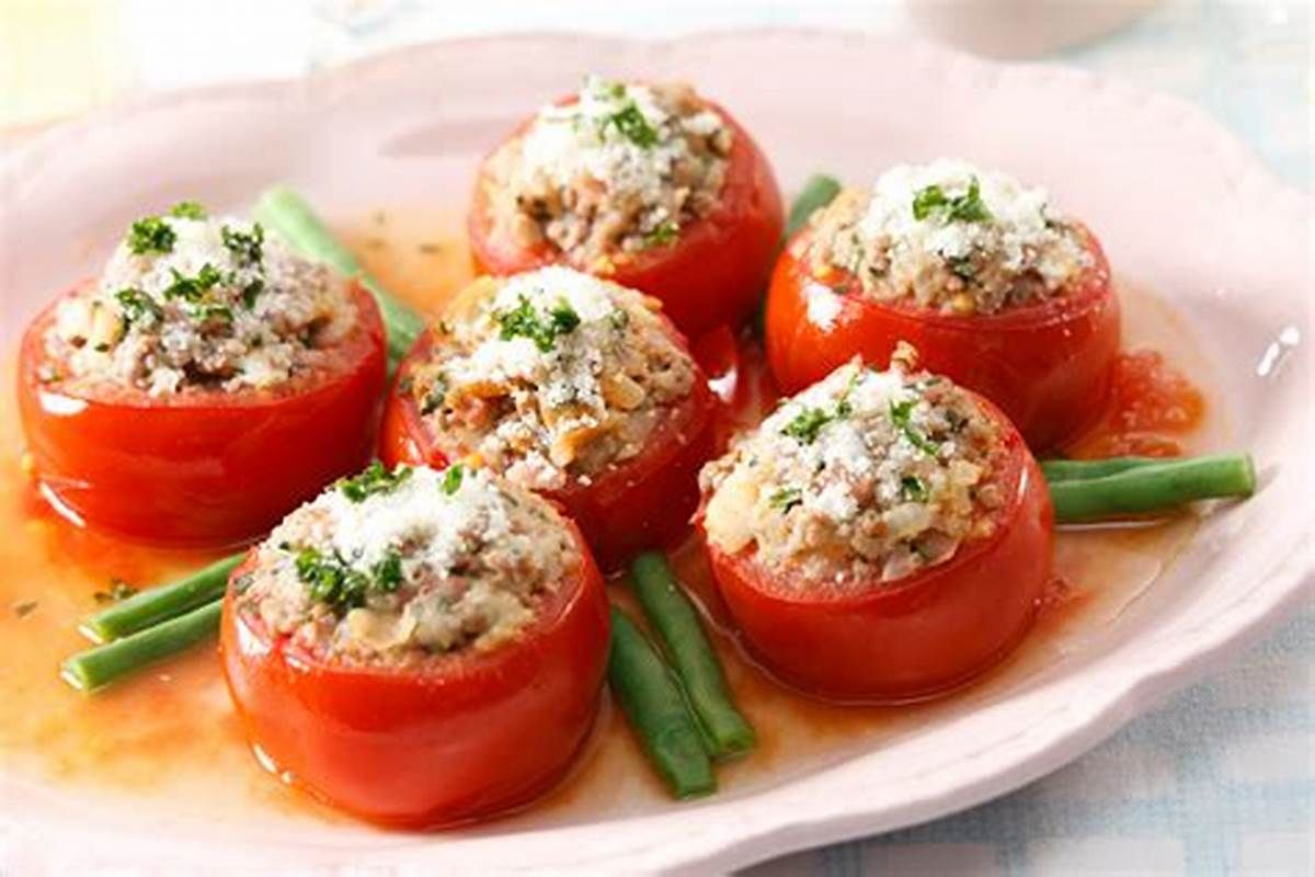 Фаршировані помідори з рисом і овочами. Рецепт дня
