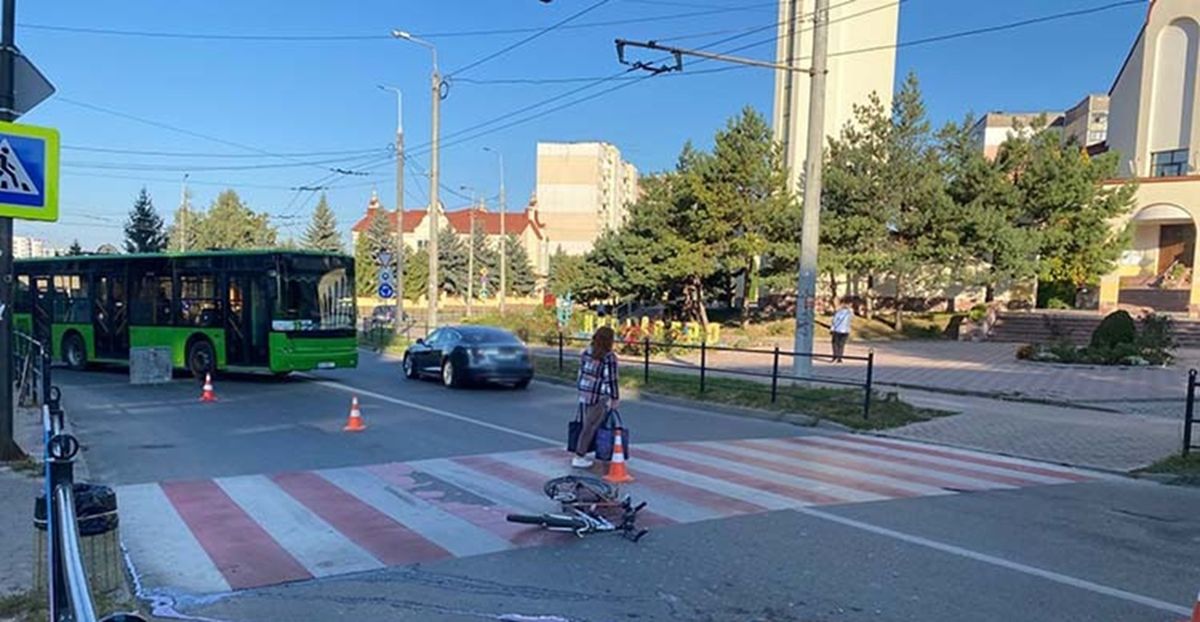 У Тернополі водійка на пішохідному переході на смерть збила підлітка на велосипеді