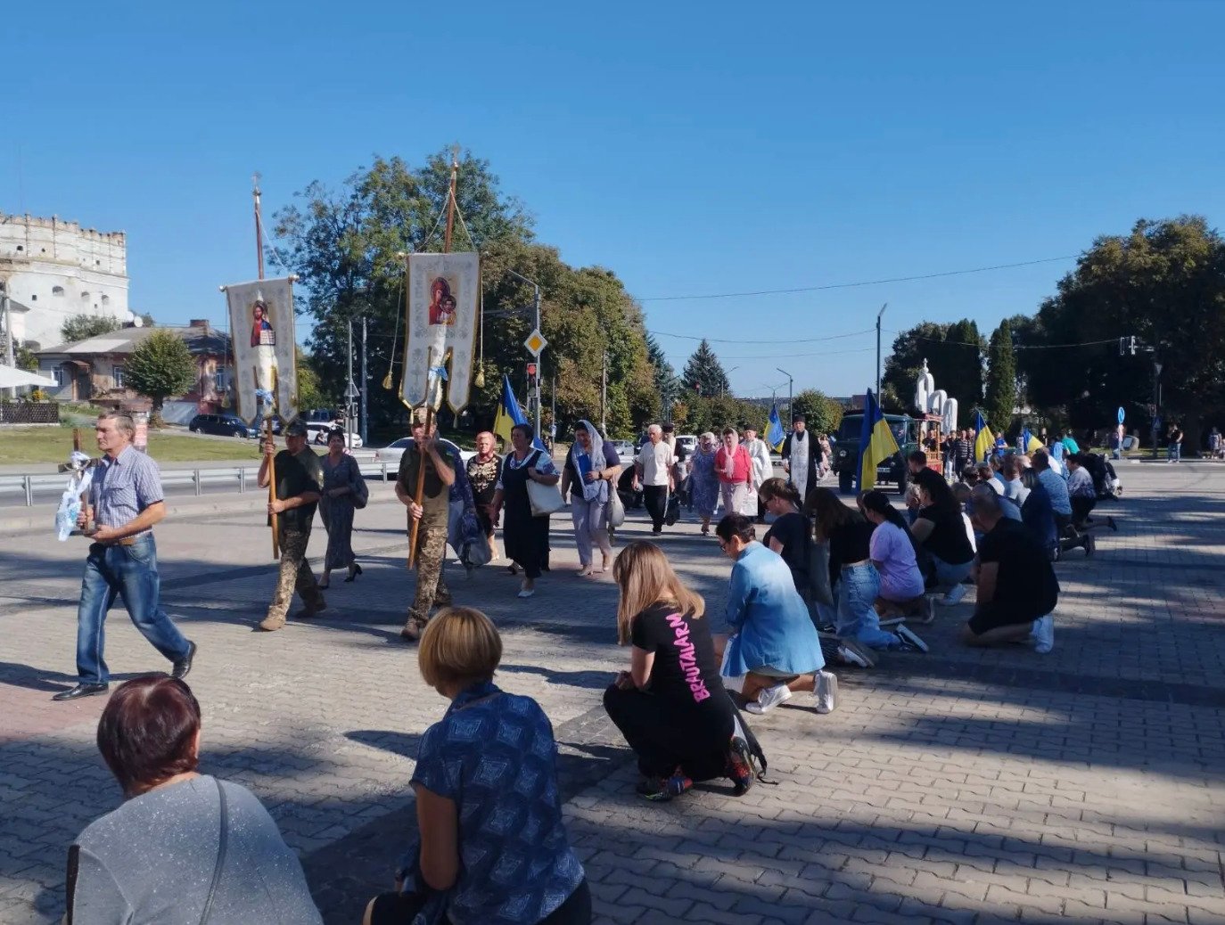 В Острозі прощання з солдатом провели без військових почестей (фото міськради)