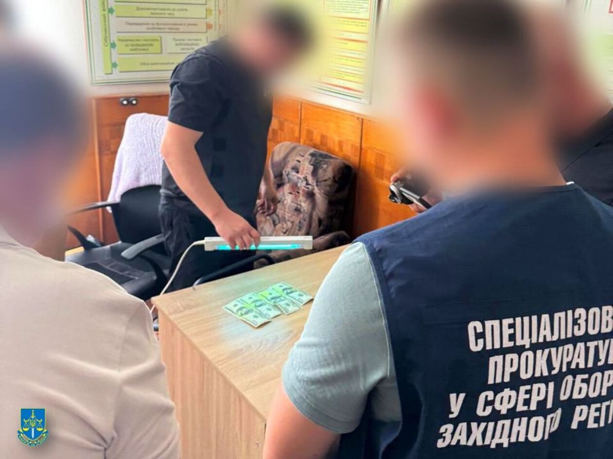 Співробітниця ТЦК на Волині відбулася штрафом за хабар у 600 доларів