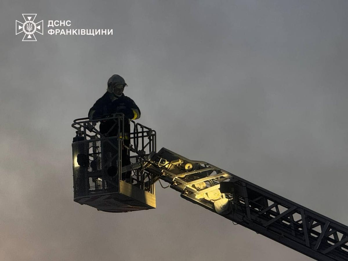 Внаслідок нічної атаки РФ частина Івано-Франківська залишилася без світла