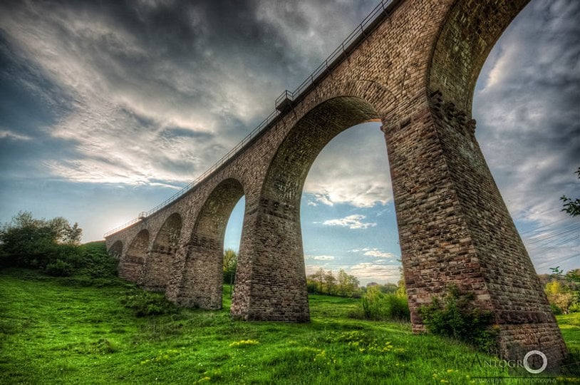 Віадук у Плебанівці (фото з Вікіпедії)