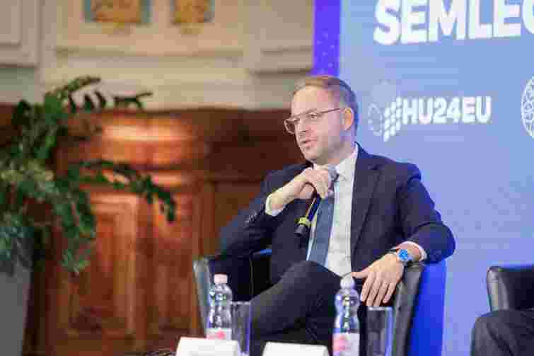 Радник  Віктора Орбана заявив, що Угорщина не чинила б опору в разі нападу Росії