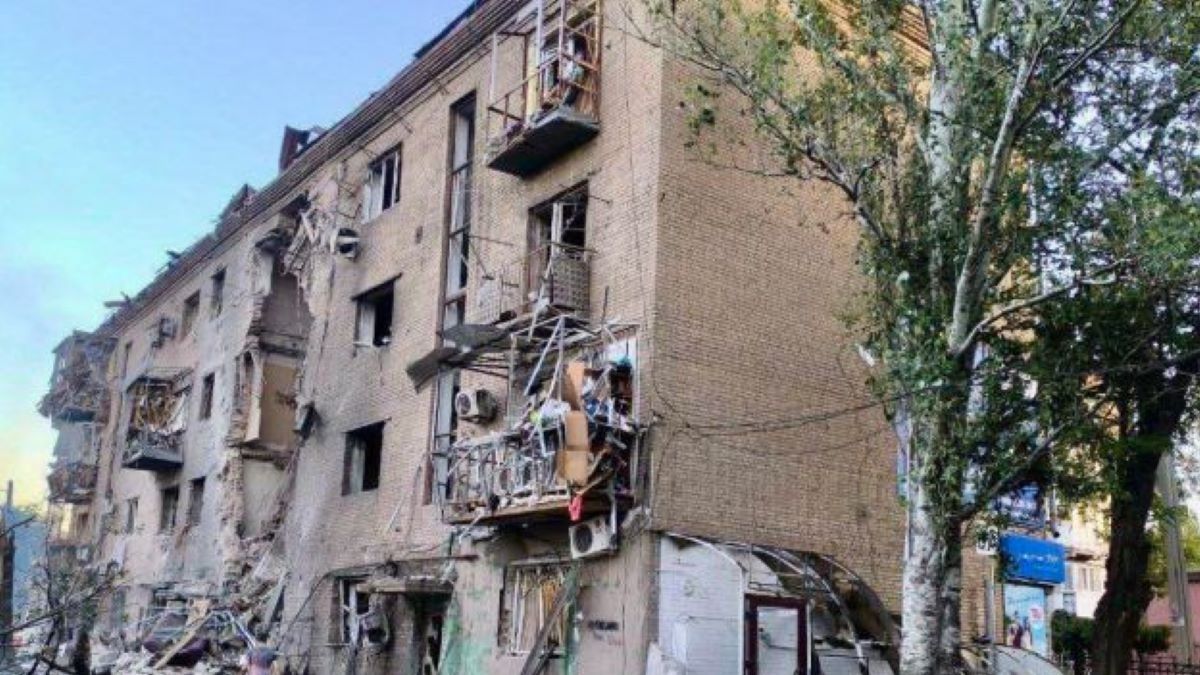 Росіяни масовано обстріляли авіабомбами житлову забудову Запоріжжя