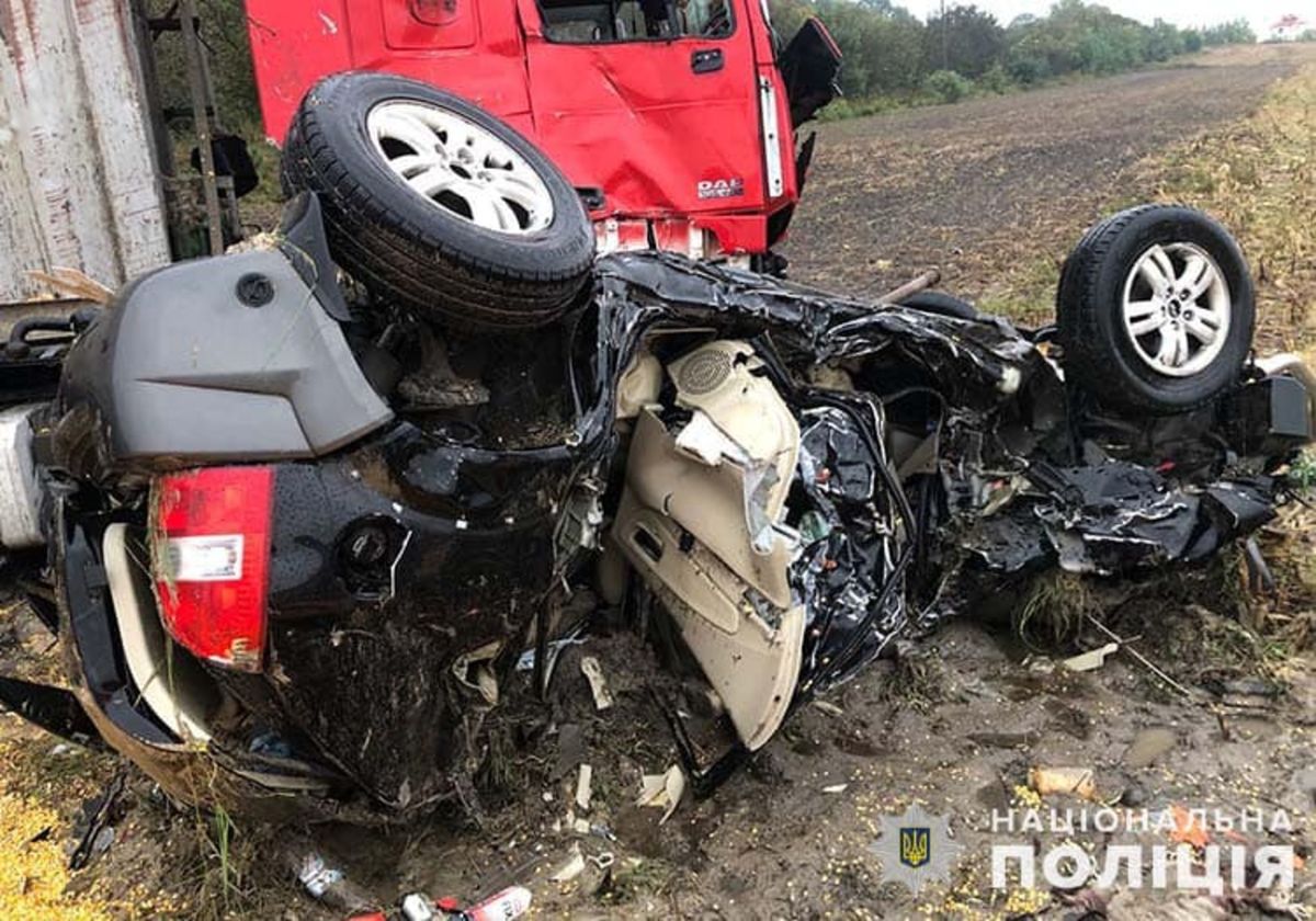 На Тернопільщині в ДТП із вантажівкою загинули водійка і пасажирка Hyundai