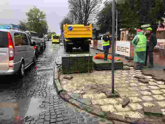 На перехресті Личаківської і Тракту Глинянського облаштують додаткову смугу руху