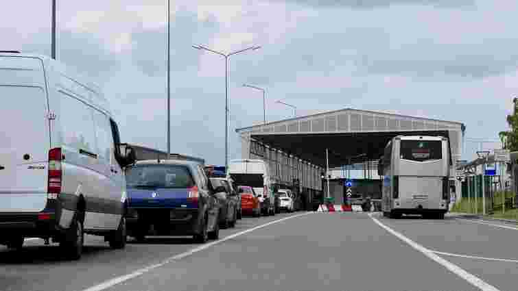 У трьох пунктах пропуску на Львівщині не пропускають транспорт на виїзд з України У трьох пунктах пропуску на Львівщині не пропускають транспорт на виїзд з України