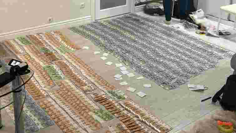 У Житомирі поліція виявила 4,4 млн грн готівки у лікарки, яка допомагала ухилянтам