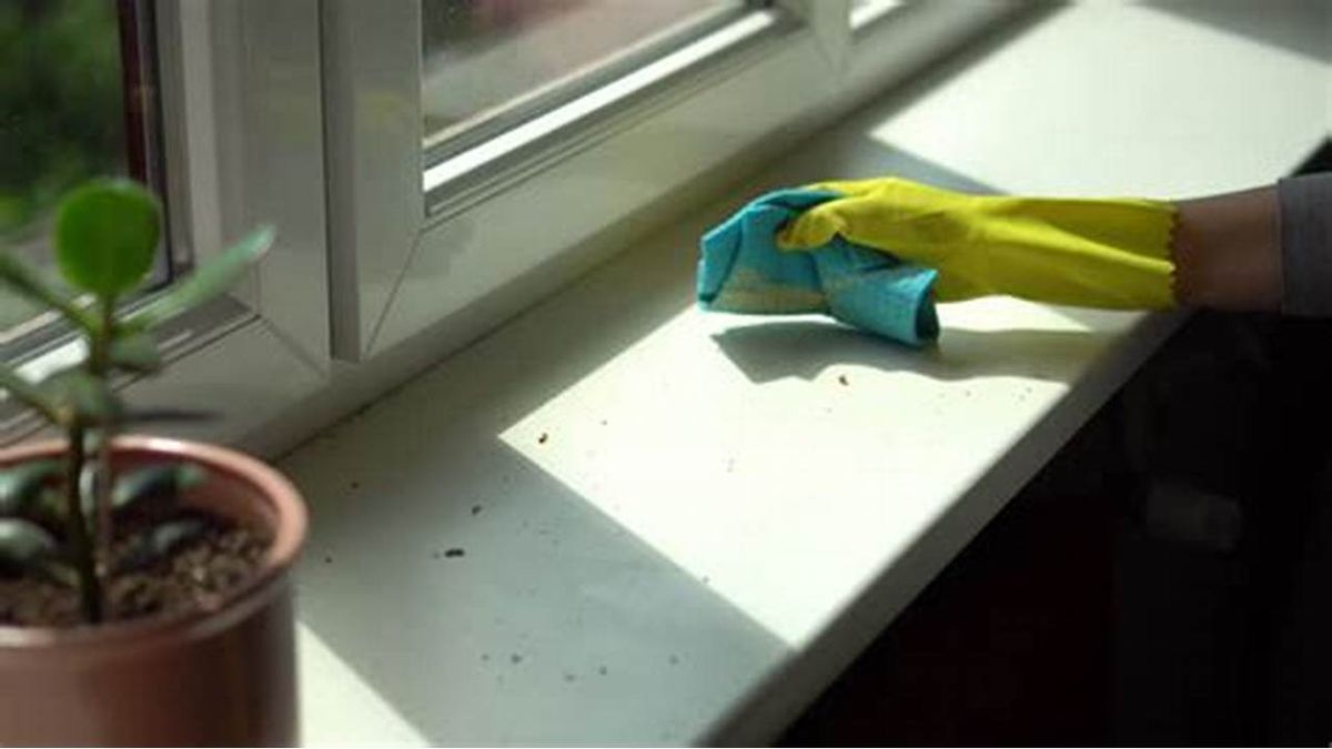 Як відмити підвіконня від жовтих плям: 5 дієвих порад
