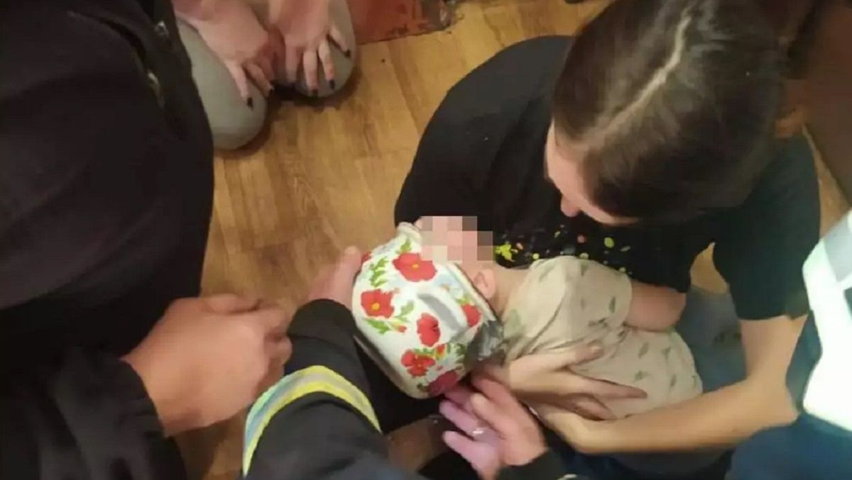 На Волині витягати голову дворічного малюка із каструлі довелося рятувальникам