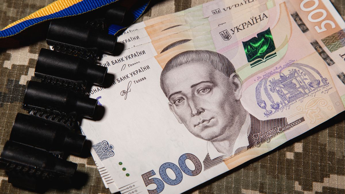 Платитимуть всі: хто і за що має сплачувати 5% військового збору
