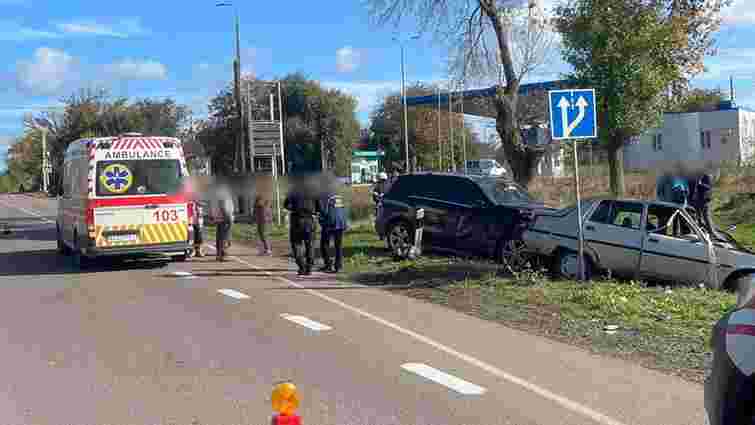 Біля Луцька 22-річна водійка Mercedes спричинила смертельну ДТП